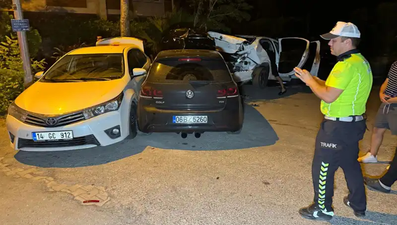 Alkollü Sürücü Sokaklarda Korku Saçtı: Üç Araca Çarptı!