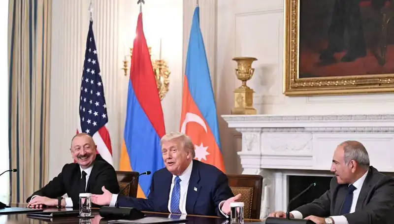 Aliyev’den Ermenistan’a Anayasa Çağrısı: Zaman Kaybına Yer Yok