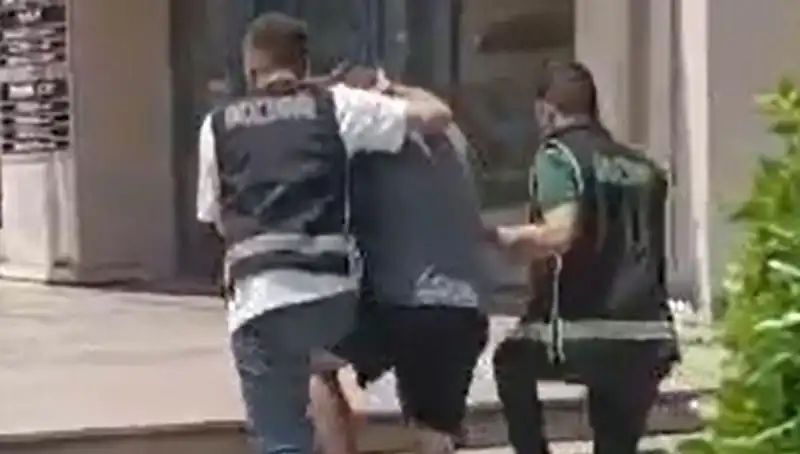 Turist, Sahte Dövizle Alışveriş Yaparken Sınır Dışı Edildi!