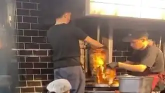 Pişmiş Tavuk Döner Üzerine Çiğ Et Koyma Skandalı: İnceleme Başlatıldı