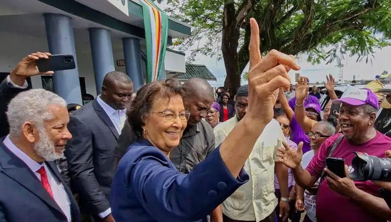 Surinam'da Tarihi An: İlk Kadın Devlet Başkanı Seçildi