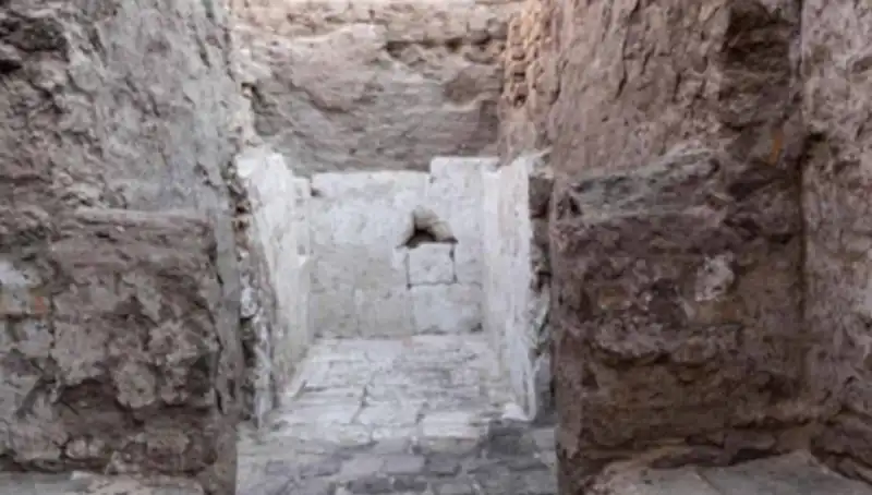 Mısır'da 3500 Yıllık Kraliyet Mezarı Keşfi: Tarih Tekrar Yazılıyor